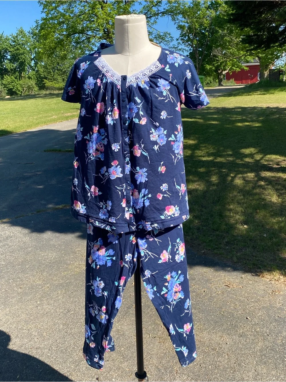 Secret Treasures NWT Sleepwear Medium (8-10) 7 Button Top/ Capri Bottoms